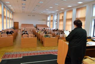 Посадовці Кам’янської міськради писали диктант національної єдності